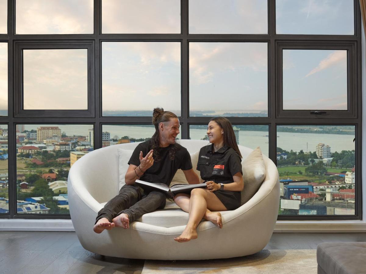 The Peninsula Hotel Phnom-Penh