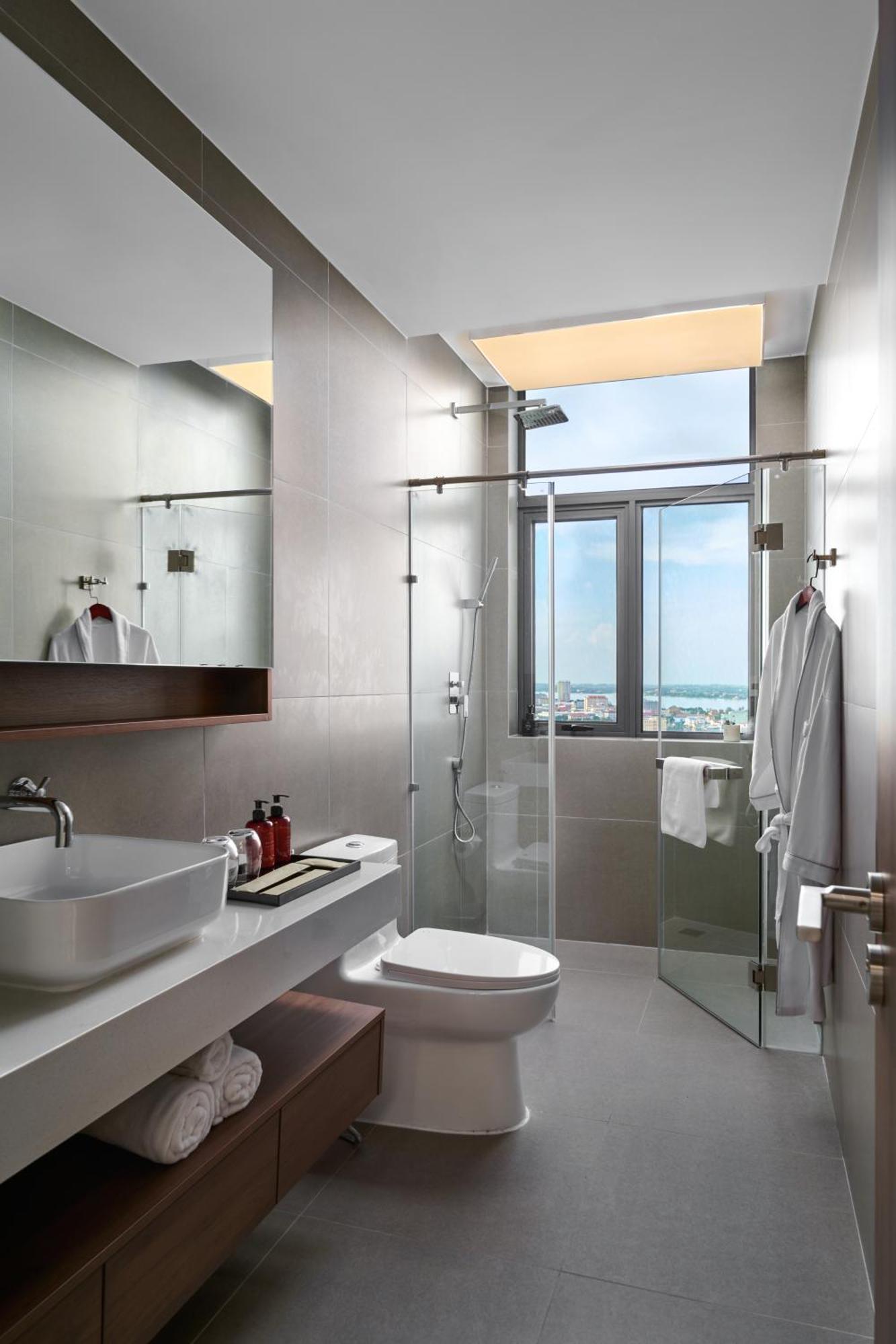 The Peninsula 4* プノンペン
